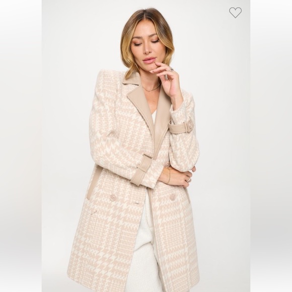 Jackets & Blazers - Elegant Cream Houndstooth Women's Coat EUC